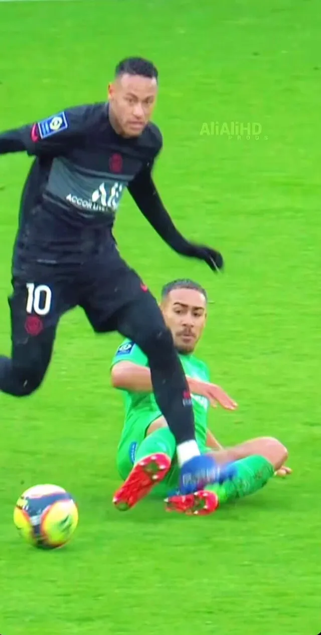 爱游戏中国-关于瑞士队观众热烈欢呼！，内马尔迎来三赛季出色发挥比赛高潮迭起的信息