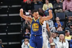 ayx-勇士18胜22负